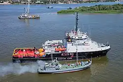 Спасательное буксирное судно СБ-45 проекта 22870 (293-й аварийно-спасательный отряд ККФл); военно-морской парад Каспийской флотилии в честь празднования Дня Военно-Морского Флота в Астрахани, 2015 год.