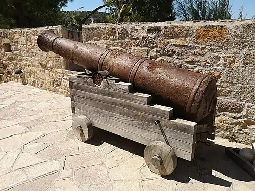 Пушка из экспозиции музея замка