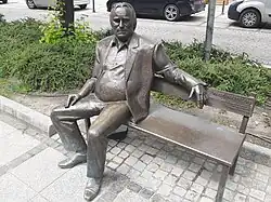 Мемориальная лавочка М. Перепечко