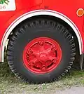 Переднее бездисковое колесо на чешском грузовом автомобиле «Шкоде-706»