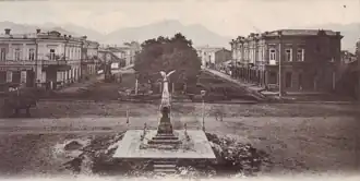 Памятник с перспективой на Александровский проспект, Нестеровский бульвар и видом Столовой горы