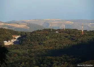 Троллейбусная остановка на перевале