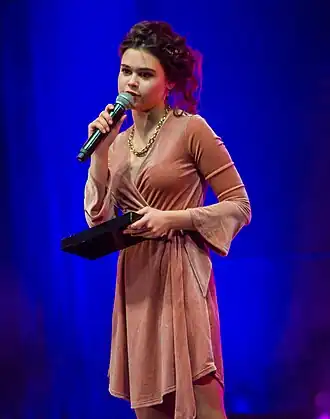 Анфиса Вистингаузен(в роли ударницы)