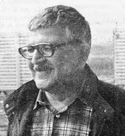 Деталь фотографии: Аркадий Стругацкий на балконе своей московской квартиры в начале 1980-х годов