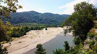 Вид на Ахинтам с правого берега Шахе