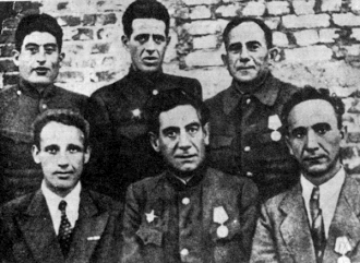 Шолом Зорин, в центре в нижнем ряду