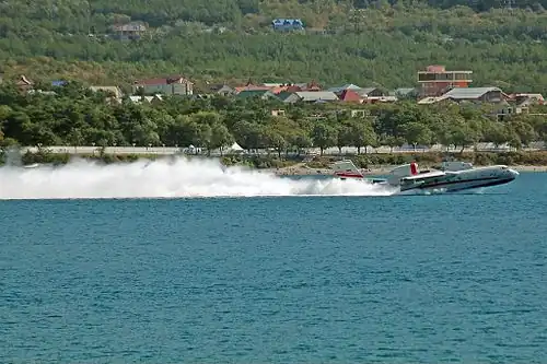 Бе-200 взлетает с воды. Геленджик
