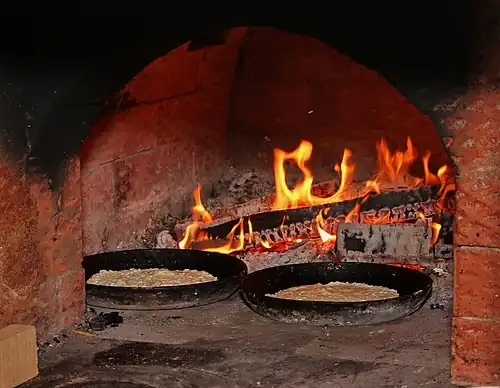 Блины в кирпичной печи
