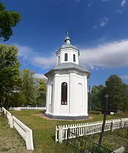 Церковь на кладбище