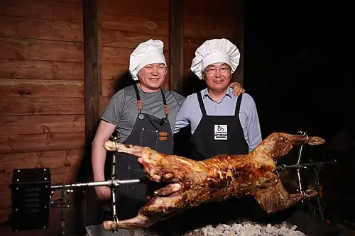 Приготовление фестивального барашка на вертеле