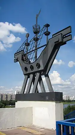 Фигура корабля на Братеевском мосту