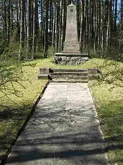 Памятник на братской могиле советских воинов, павших в ВОВ. Демонтирован в 2023 году