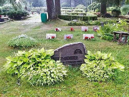 Памятник на братской могиле советских воинов, павших во II мировой войне.Демонтирован в 2023 году