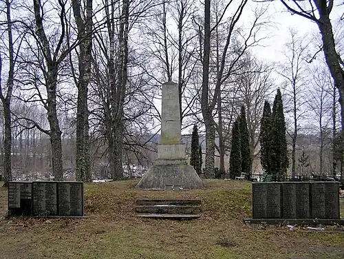 Братская могила советских воинов, павших во II мировой войне, на кладбище Мийксе. Памятник демонтирован в 2022 году