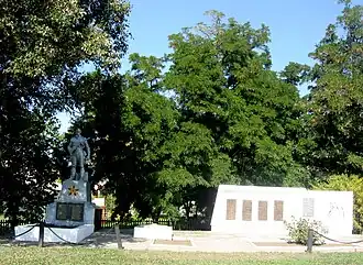 Мемориал на братской могиле советских солдат