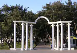 Арка в начале Лермонтовского бульвара