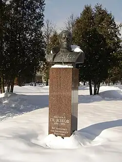 В посёлке Северный возле ДК «Северный» (Москва)