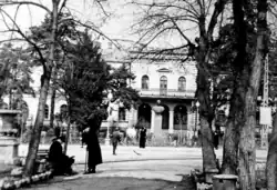 Вид бюста со стороны бульвара на проспекте Мира. Фото 1960-х годов.