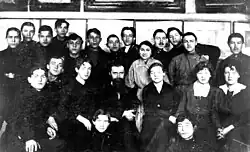 Профессор Васютинский с учениками 5-го класса Строгановского художественно-промышленного училища. 1910-е гг.