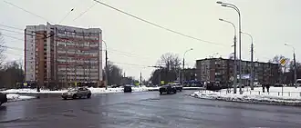 Микрорайон Веретье-2: начало улицы Ворошилова (справа) от перекрестка с улицами Расторгуева, Черепанова и Суркова