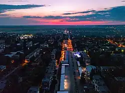 Вид с высоты на ночную улицу Громова в Константиновке (Нулевой-Южный)