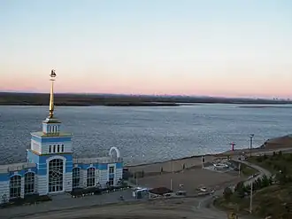 Вид на Амурскую протоку из «Заимки Плюснина», справа на горизонте Хабаровск.