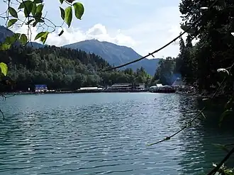 Вид на гору Ачибах со стороны озера Рица.