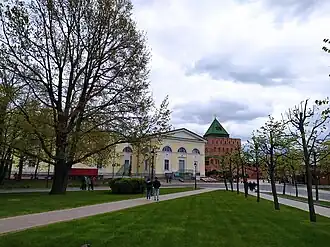 Вид на главный вход (правое крыло) Арсенала