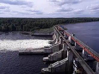 Водосбросная плотина