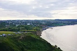 Вид на посёлок Камское Устье с высоты горы Лобач