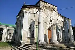 Руины западного портика в 2004 году после обвала колокольни