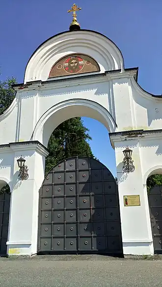 Ворота Свято-Ксениевского монастыря