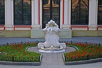 Скульптурная группа «Дети и лягушка» («Нарцисс») и фонтан