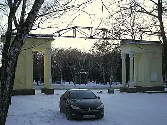 Вход в парк Пушкина от бульв. Машиностроителей и ул. Дружбы