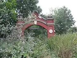 Въездные ворота усадьбы/больницы