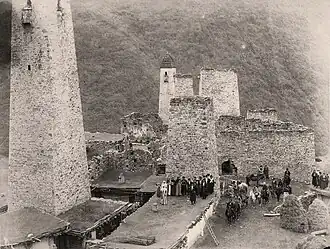 Туристы, прибывшие в Эрзи в конце XIX века.