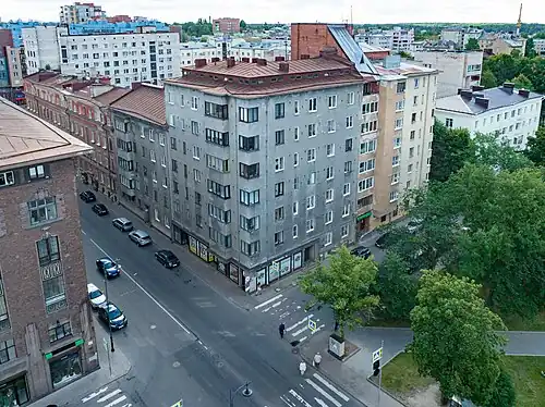 Жилой дом на углу с Крепостной улицей