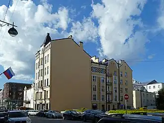 Брандмауэр и боковая стена с декором