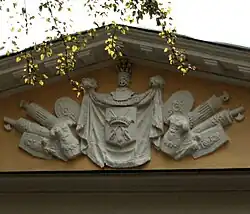 Герб Н. З. Хитрово на доме можно рассмотреть поближе. Объект культурного наследия № 7710605000№ 7710605000