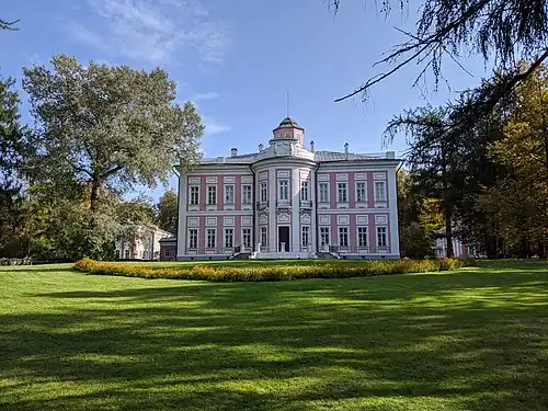 Фасад, обращённый к реке