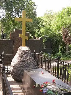 "Голгофа" на могиле Гоголя