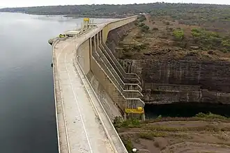 ГЭС Капанда. Вид на гребень плотины