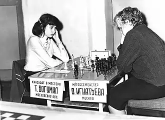 Играет чёрными против Татьяны Богумил (гроссмейстер с 2016 года). 1983 год