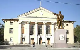 Дворец культуры завода синтетических продуктов в Октябрьском