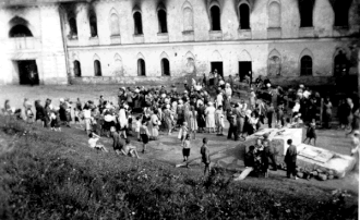 Евреи вывезенные из Даугавпилсского гетто перед уничтожением