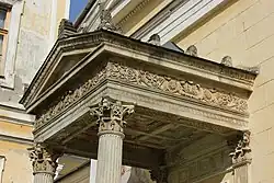 Деталь портика южного фасада