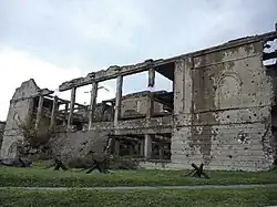 Руины Дворца культуры цементников