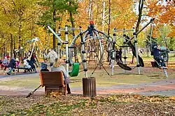 Детская площадка в сквере по улице Академика Парина (октябрь 2018)