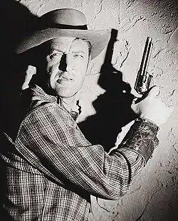 Джон Ларч в фильме «Куантес» (1957)