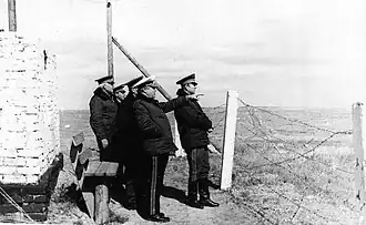 Командующий 23 ВА генерал-лейтенант авиации И. М. Дмитриев и члены комиссии ГИМО во главе с дважды Героем Советского Союза генерал-лейтенантом В. И. Попковым наблюдают за работой авиации на полигоне. п. Налайха, МНР, 1977 г.